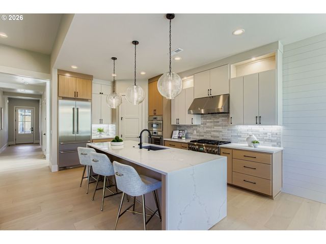 3651 Nw LANA Pl, Portland, OR 97229