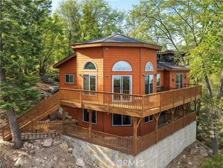 272 Manzanita Drive, Green Valley Lake, CA 92341