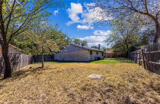 125 Sunnydale Court, Lewisville, TX 75067