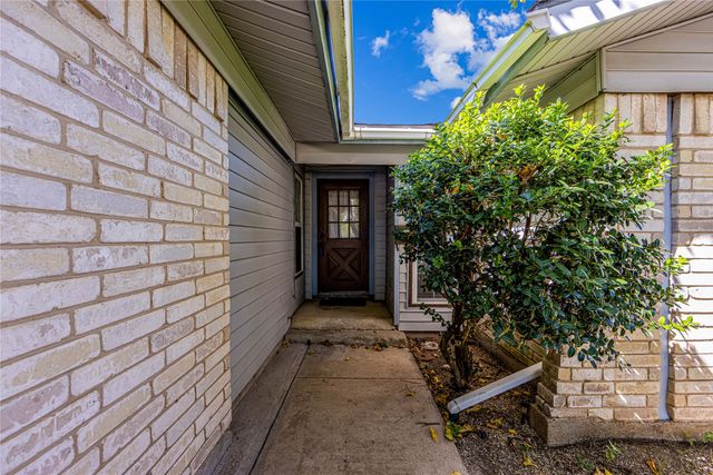 125 Sunnydale Court, Lewisville, TX 75067