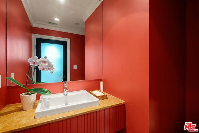 3457 Maplewood Avenue, Los Angeles, CA 90066