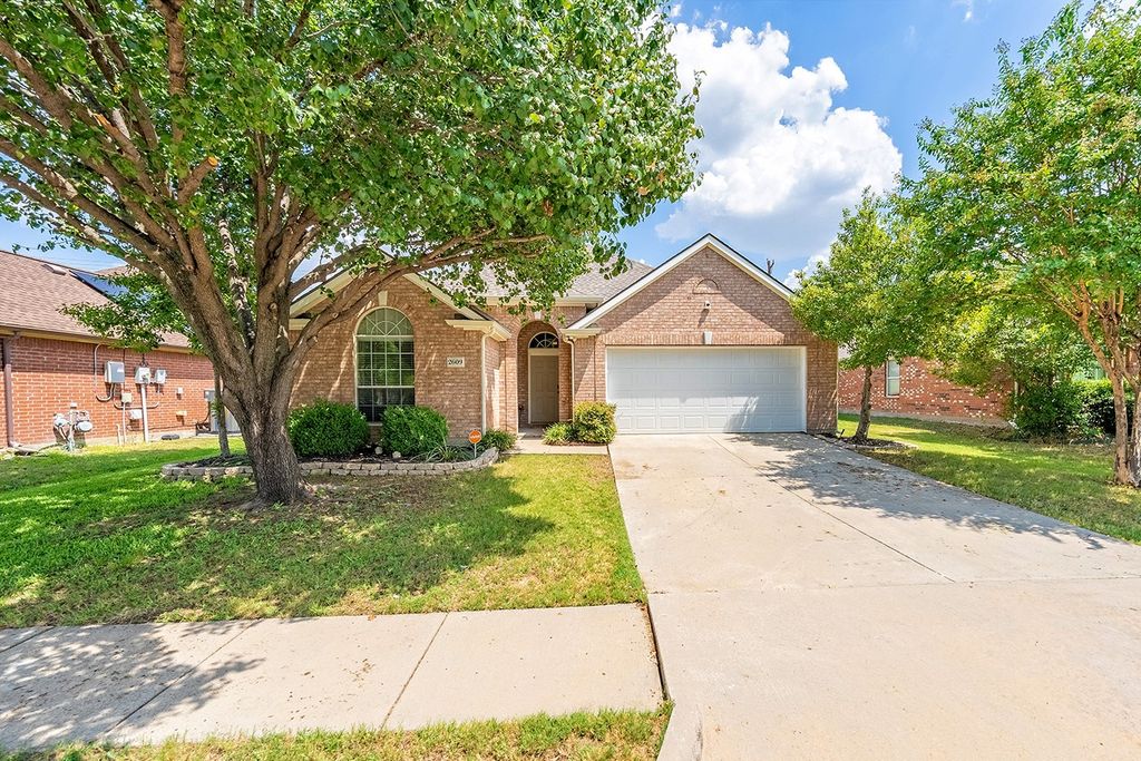 2609 Cowboy Trail, Little Elm, TX 75068