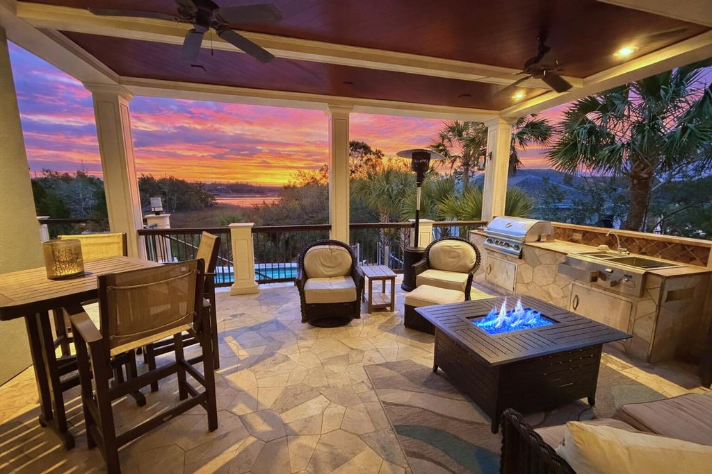 Image 14 of property listing at 2725 Parkers Landing Road, Mount Pleasant, SC 29466