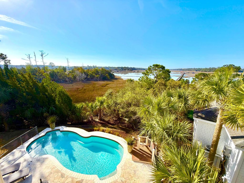 Image 2 of property listing at 2725 Parkers Landing Road, Mount Pleasant, SC 29466