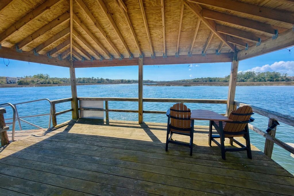 Image 3 of property listing at 2725 Parkers Landing Road, Mount Pleasant, SC 29466