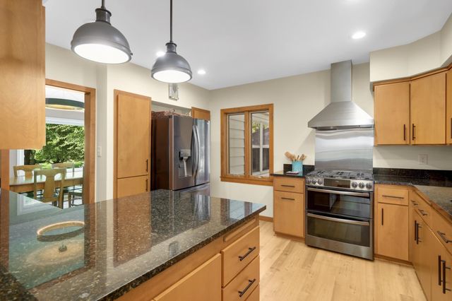 1648 Hillcrest Avenue, Saint Paul, MN 55116