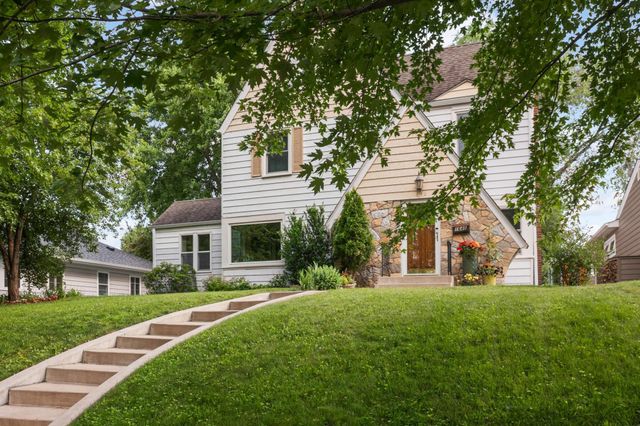 1648 Hillcrest Avenue, Saint Paul, MN 55116