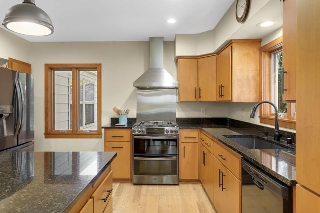1648 Hillcrest Avenue, Saint Paul, MN 55116