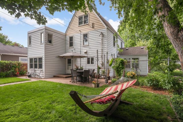 1648 Hillcrest Avenue, Saint Paul, MN 55116
