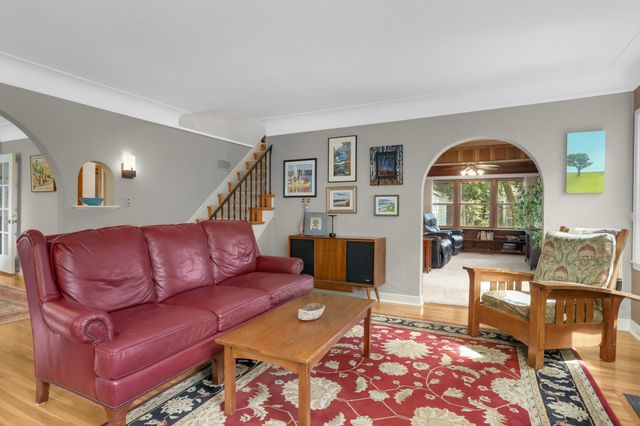 1648 Hillcrest Avenue, Saint Paul, MN 55116