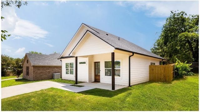 910 W Johnson Street, Denison, TX 75020