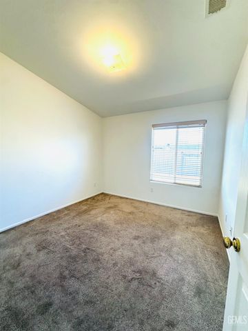 321 Holly Drive, Tehachapi, CA 93561