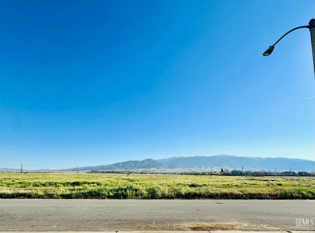 321 Holly Drive, Tehachapi, CA 93561