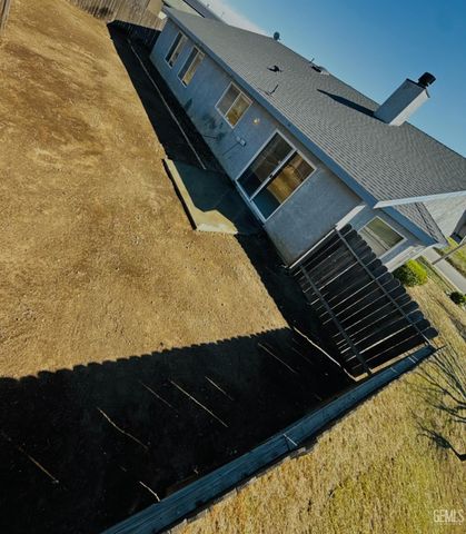 321 Holly Drive, Tehachapi, CA 93561