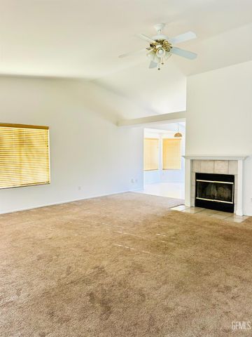 321 Holly Drive, Tehachapi, CA 93561