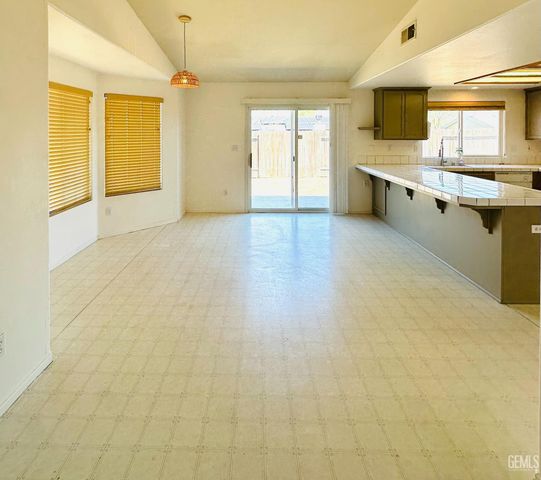 321 Holly Drive, Tehachapi, CA 93561