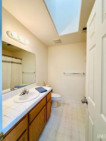 321 Holly Drive, Tehachapi, CA 93561