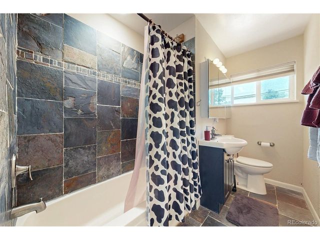 1320 27th St, Greeley, CO 80631