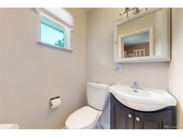 1320 27th St, Greeley, CO 80631