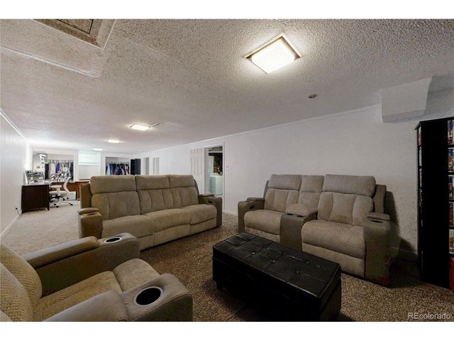 1320 27th St, Greeley, CO 80631