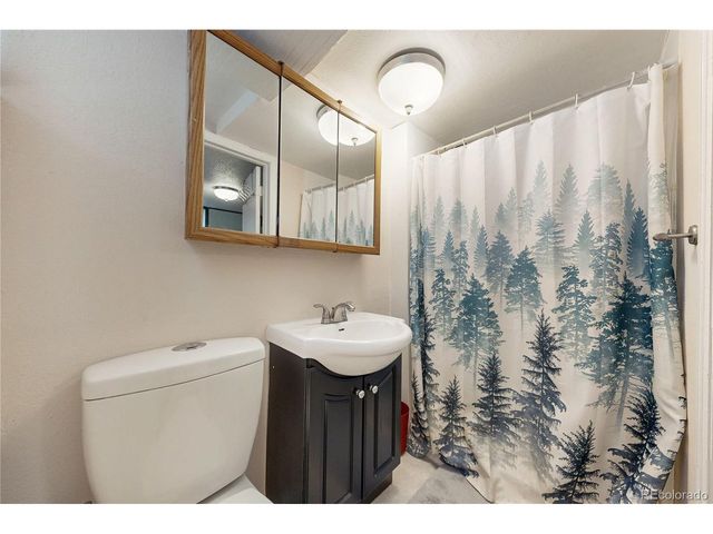 1320 27th St, Greeley, CO 80631