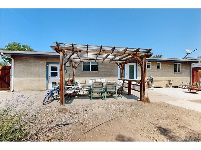 1320 27th St, Greeley, CO 80631