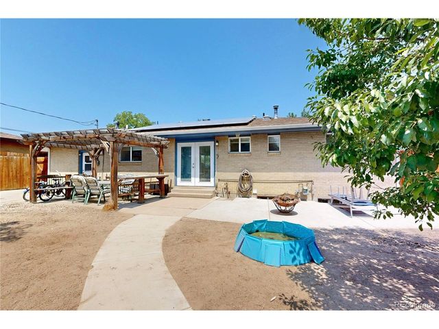 1320 27th St, Greeley, CO 80631