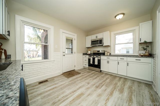 11399 Seminole, Redford, MI 48239