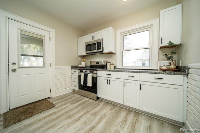 11399 Seminole, Redford, MI 48239