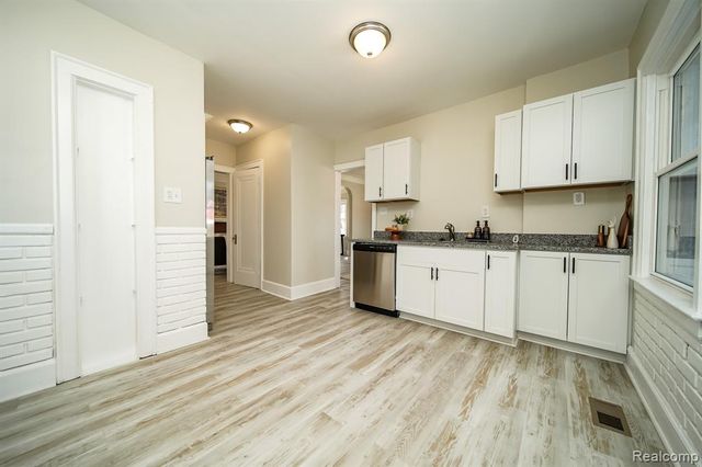 11399 Seminole, Redford, MI 48239