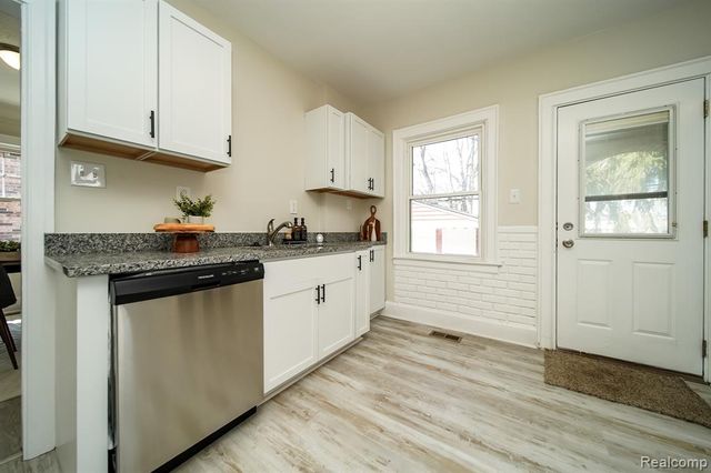 11399 Seminole, Redford, MI 48239