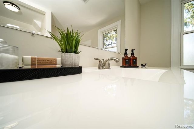 11399 Seminole, Redford, MI 48239