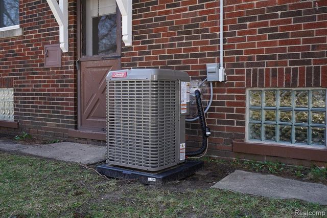 11399 Seminole, Redford, MI 48239