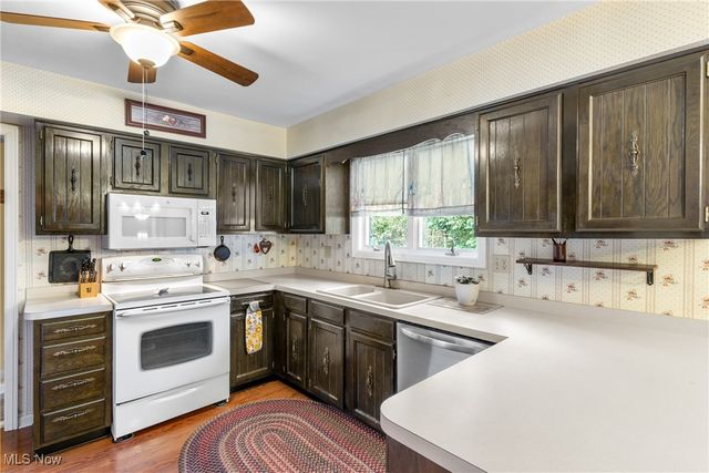 123 Woodcrest Court, Elyria, OH 44035