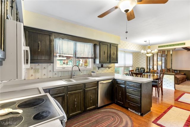 123 Woodcrest Court, Elyria, OH 44035