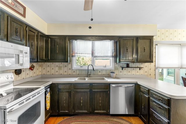 123 Woodcrest Court, Elyria, OH 44035