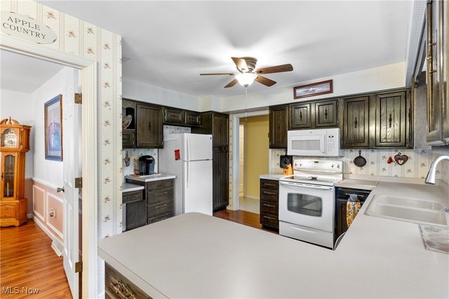 123 Woodcrest Court, Elyria, OH 44035