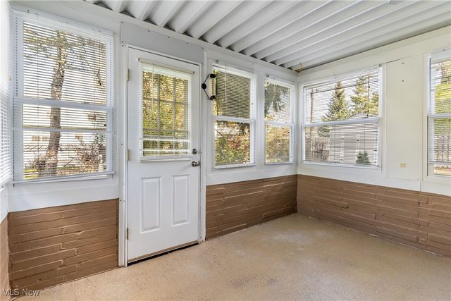 123 Woodcrest Court, Elyria, OH 44035