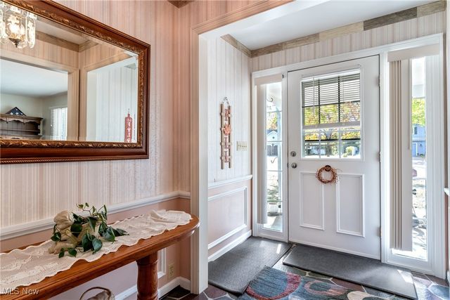 123 Woodcrest Court, Elyria, OH 44035