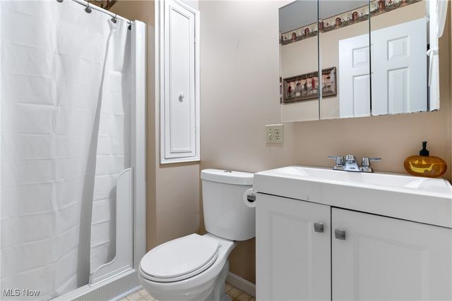 123 Woodcrest Court, Elyria, OH 44035