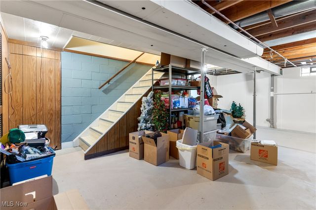 123 Woodcrest Court, Elyria, OH 44035