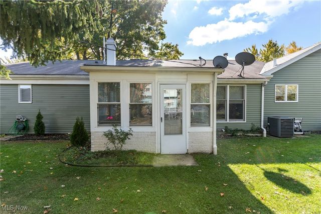 123 Woodcrest Court, Elyria, OH 44035