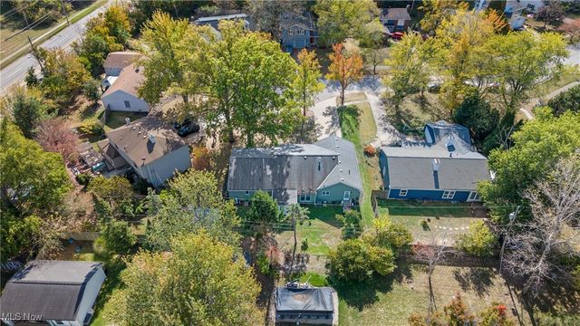 123 Woodcrest Court, Elyria, OH 44035