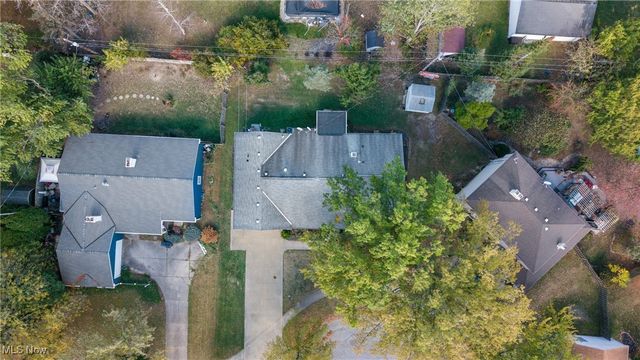 123 Woodcrest Court, Elyria, OH 44035