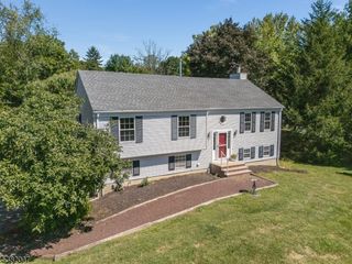 2 Charlotte Dr, Clinton Twp., NJ 08833