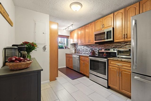 22 Ninth 107, Medford, MA 02155