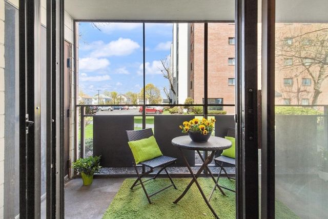 22 Ninth 107, Medford, MA 02155