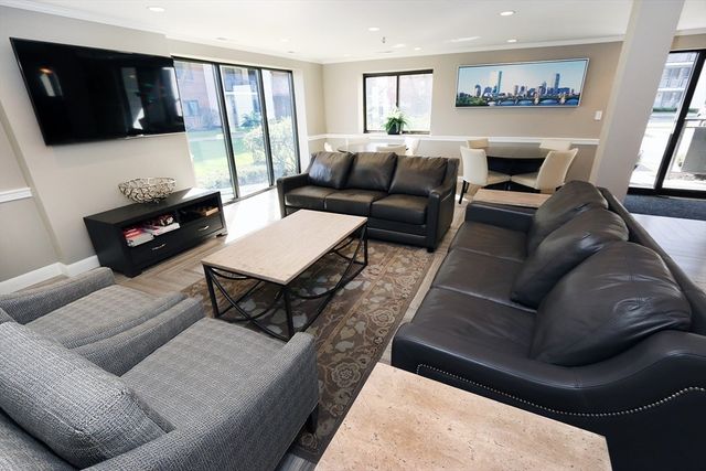 22 Ninth 107, Medford, MA 02155