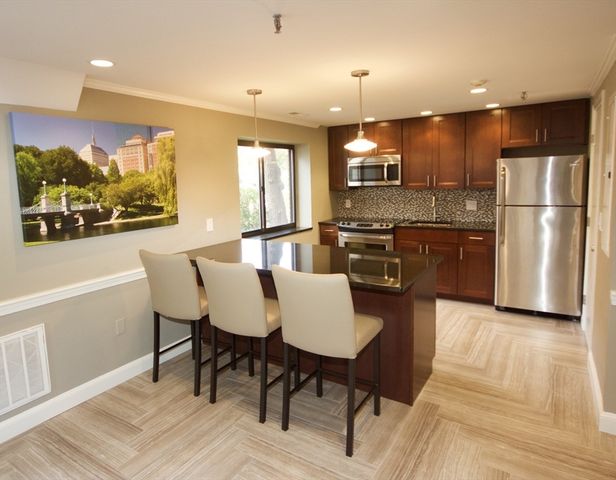 22 Ninth 107, Medford, MA 02155