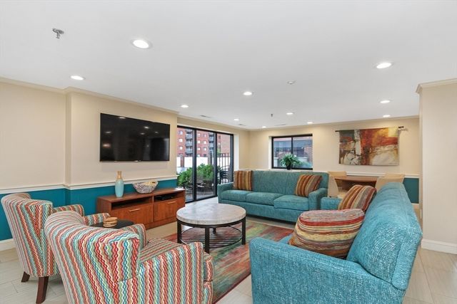 22 Ninth 107, Medford, MA 02155